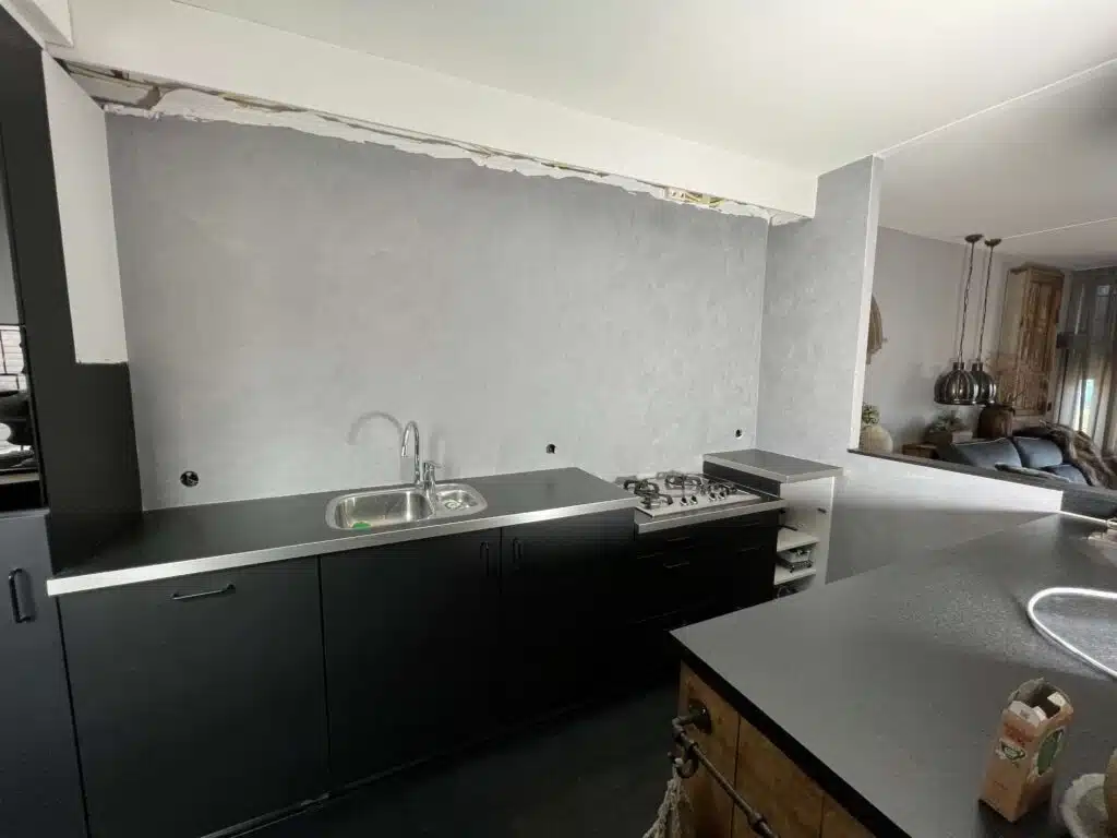 Keukenwand in betonlook — 4